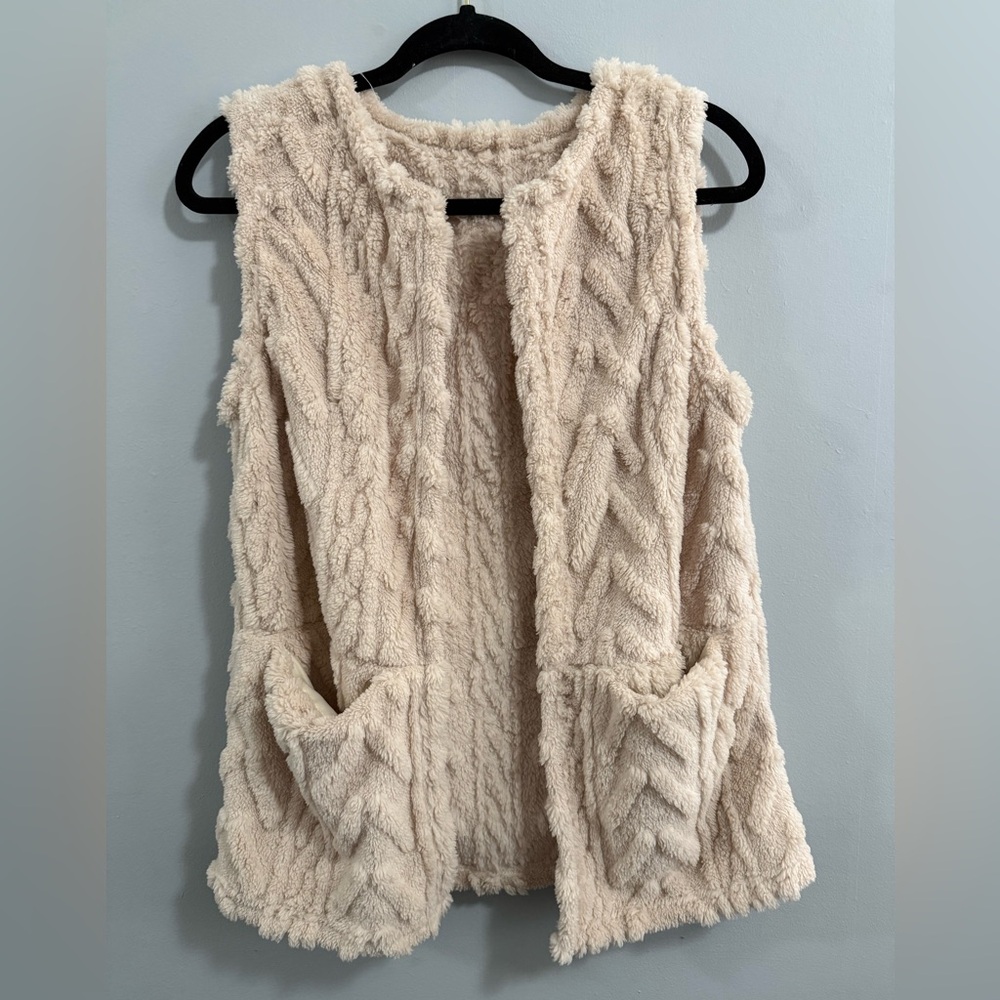 Women’s Cozy Cream Faux Fur Vest
